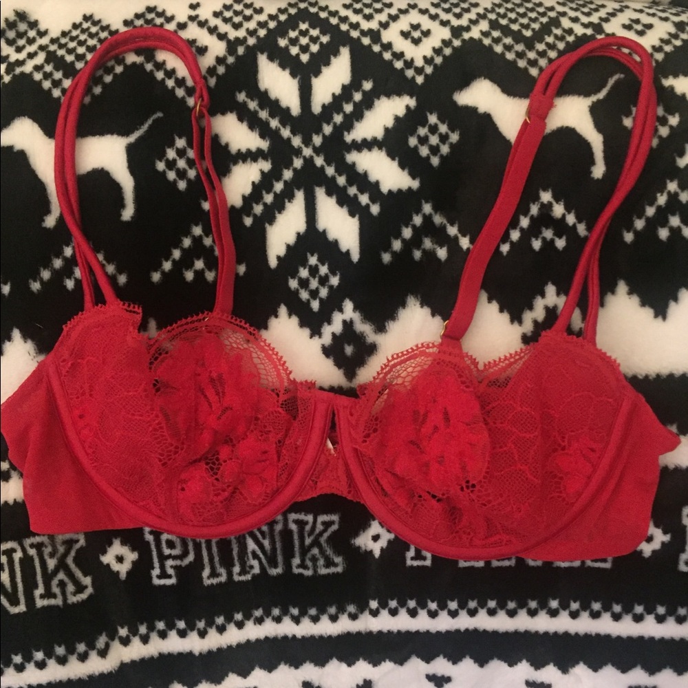 NWT Victoria Secret lace bra 34B